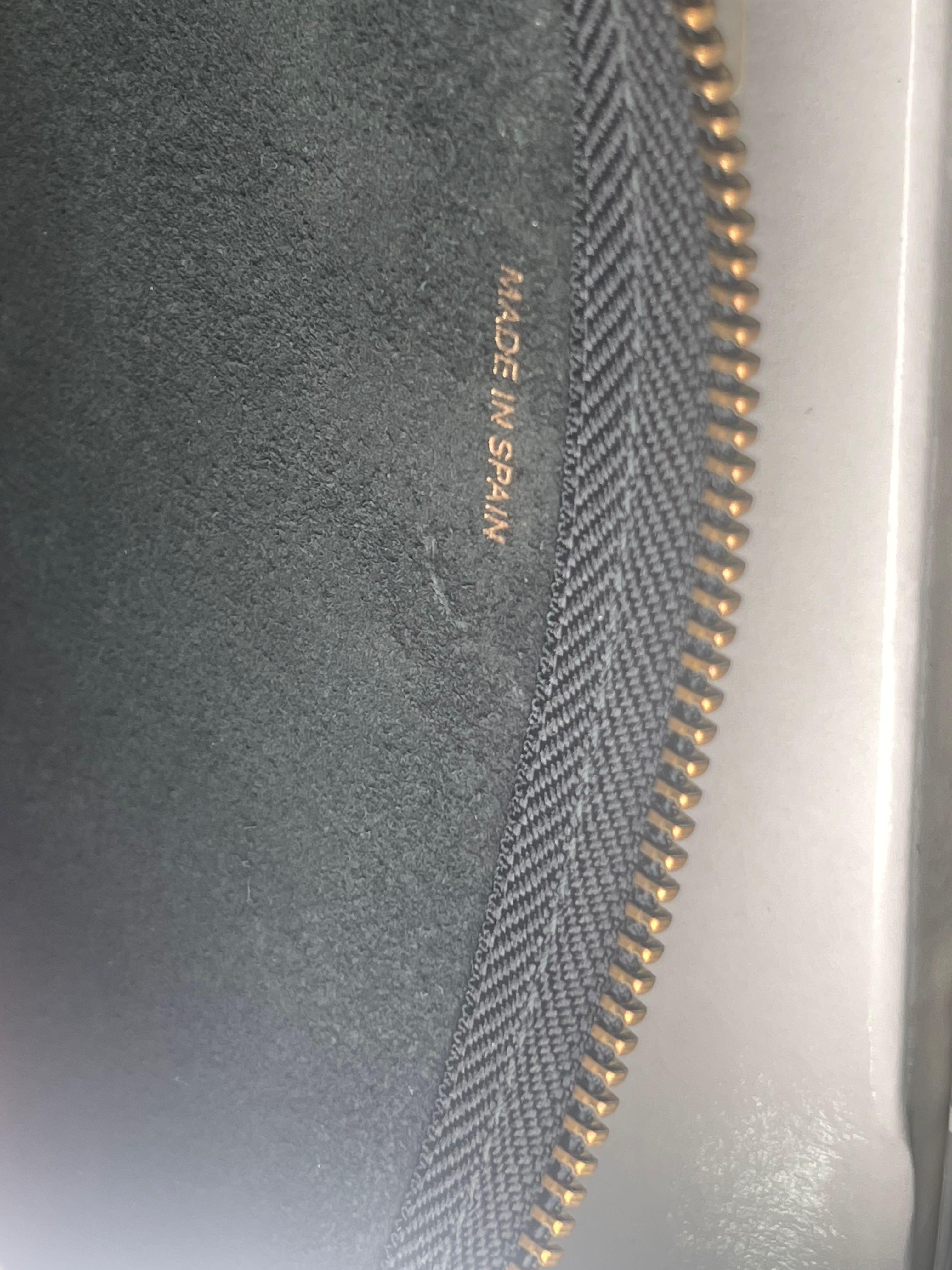 Comme （分類：小袋）位於 Hong Kong。 由 ckwchan 提交（商品編號 1097433827，圖片 3）。簡介： comme 手抓包 購自外國網 100%new 100% read 因size不合 所以賣出 歡迎查詢。
