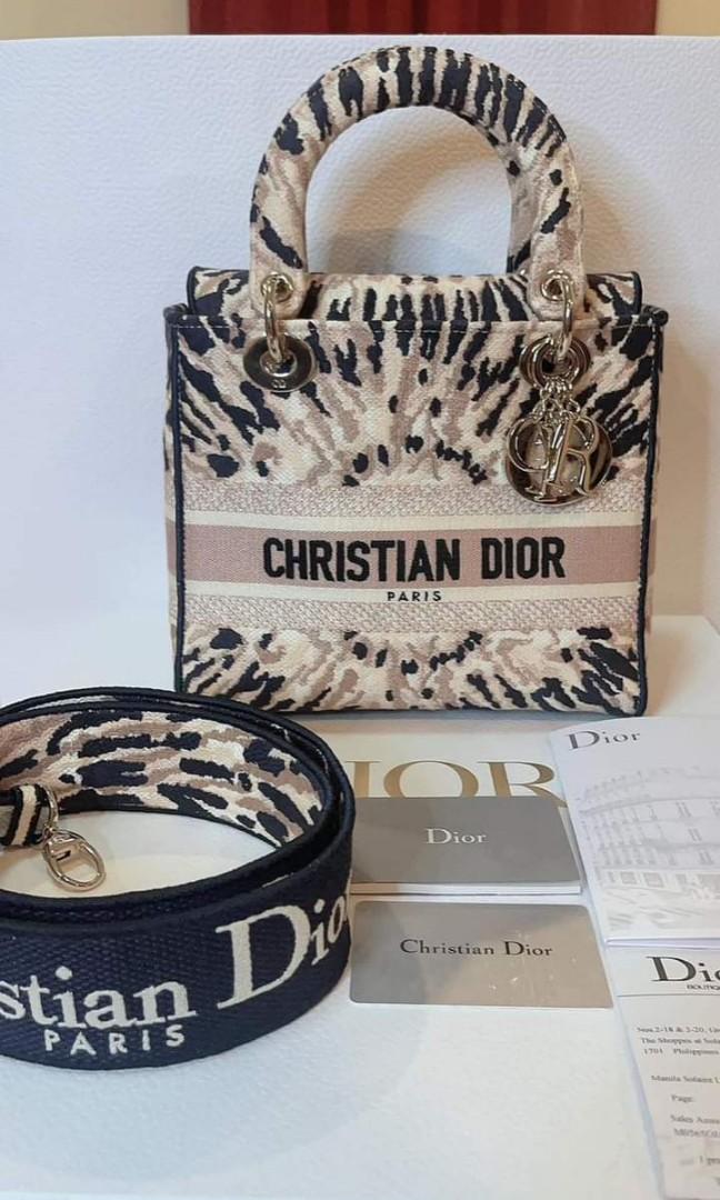 Dior Cruise 2021 Medium Lady D-Lite Bag (Category: Luxury Bags & Wallets) located in Manila. Submitted by bagislifeshop (Listing ID 1097414296, Image 1). Description: Let's talk about limited 😵😵😵 Just WOW!!! On Hand in PH🇵🇭 100% Authentic Dior Cruise 2021 Medium Lady D-Lite Bag Condition 9.8/10 ( Like New ) Comes Complete.