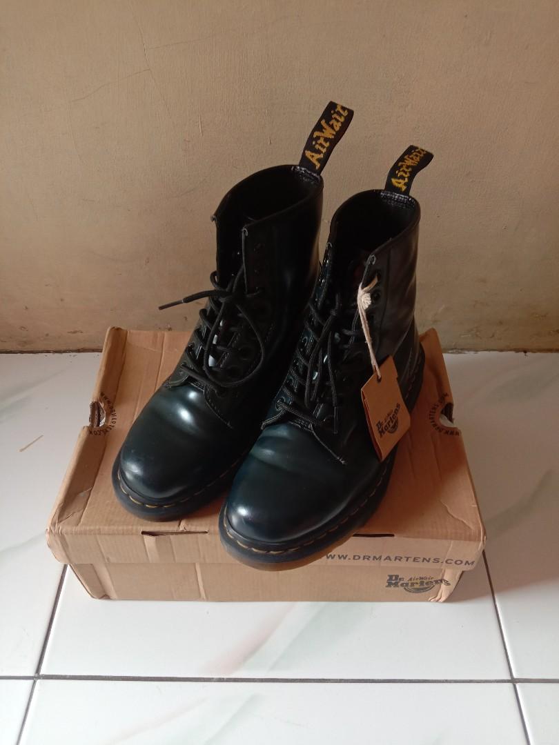 navy smooth dr martens