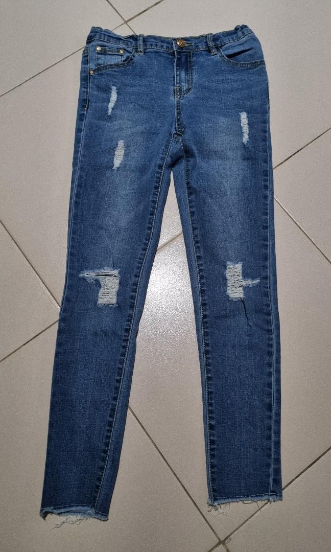Kids Pants -Skinny Jeans (Category: Jeans) located in Subic. Submitted by everythin_must_go (Listing ID 1097492263, Image 1). Description: Moose girl Skinny Ripped Jeans size 14 fit for ages 10 to 12 (depende sa laki ng bata) adjustble waist ☆ preloved but still good.