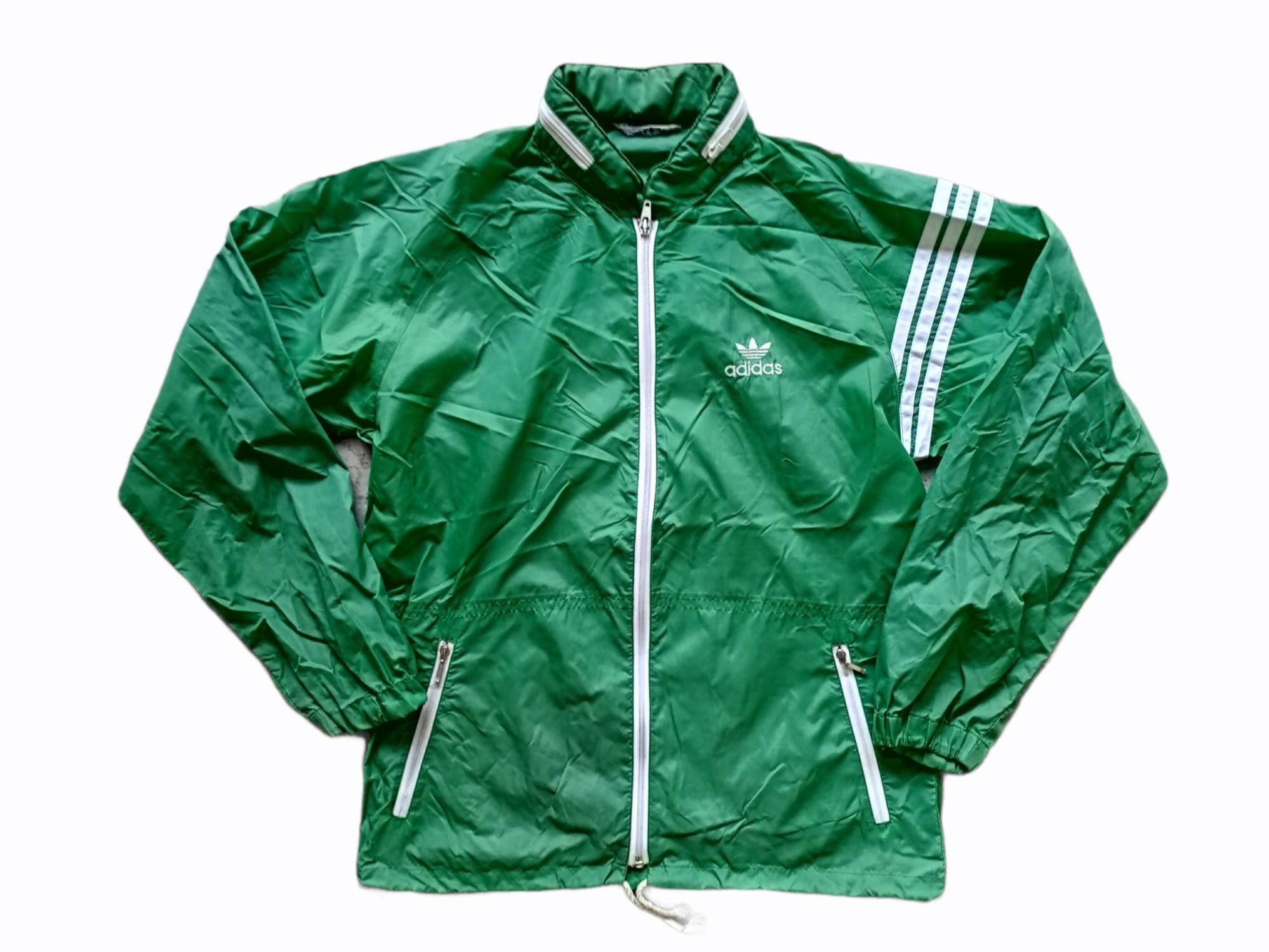 Light jacket (Category: Hoodies) located in Kuala Lumpur. Submitted by maxstation (Listing ID 1097408550, Image 1). Description: pit 21 labuh 26 warna hijau.. Adidas jaspo DESCENTE pin hole.refer photo.. rm140 siap pos... 01111956575... 100% polyster.