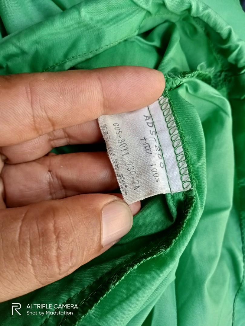 Light jacket (Category: Hoodies) located in Kuala Lumpur. Submitted by maxstation (Listing ID 1097408550, Image 3). Description: pit 21 labuh 26 warna hijau.. Adidas jaspo DESCENTE pin hole.refer photo.. rm140 siap pos... 01111956575... 100% polyster.