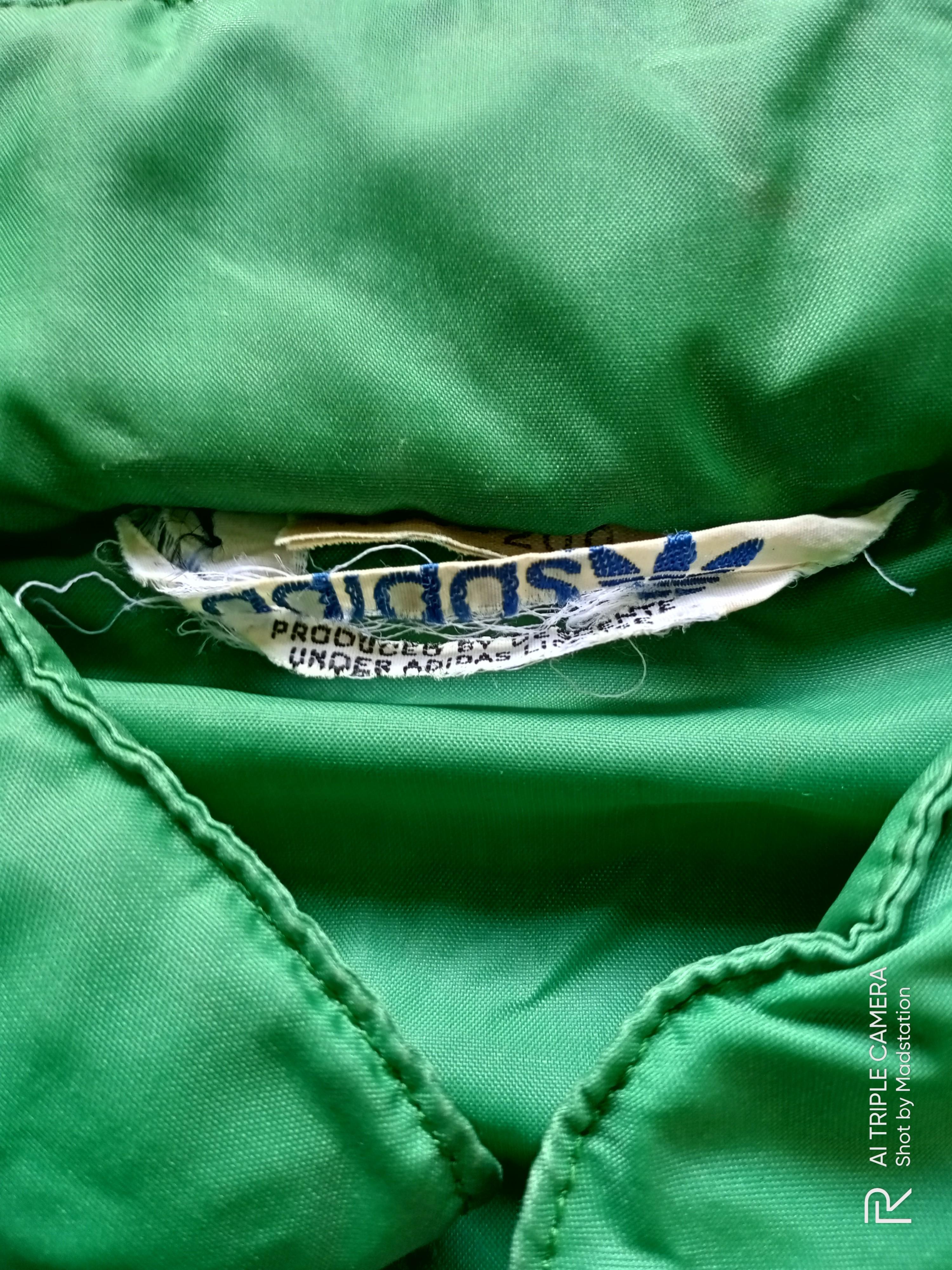 Light jacket (Category: Hoodies) located in Kuala Lumpur. Submitted by maxstation (Listing ID 1097408550, Image 2). Description: pit 21 labuh 26 warna hijau.. Adidas jaspo DESCENTE pin hole.refer photo.. rm140 siap pos... 01111956575... 100% polyster.