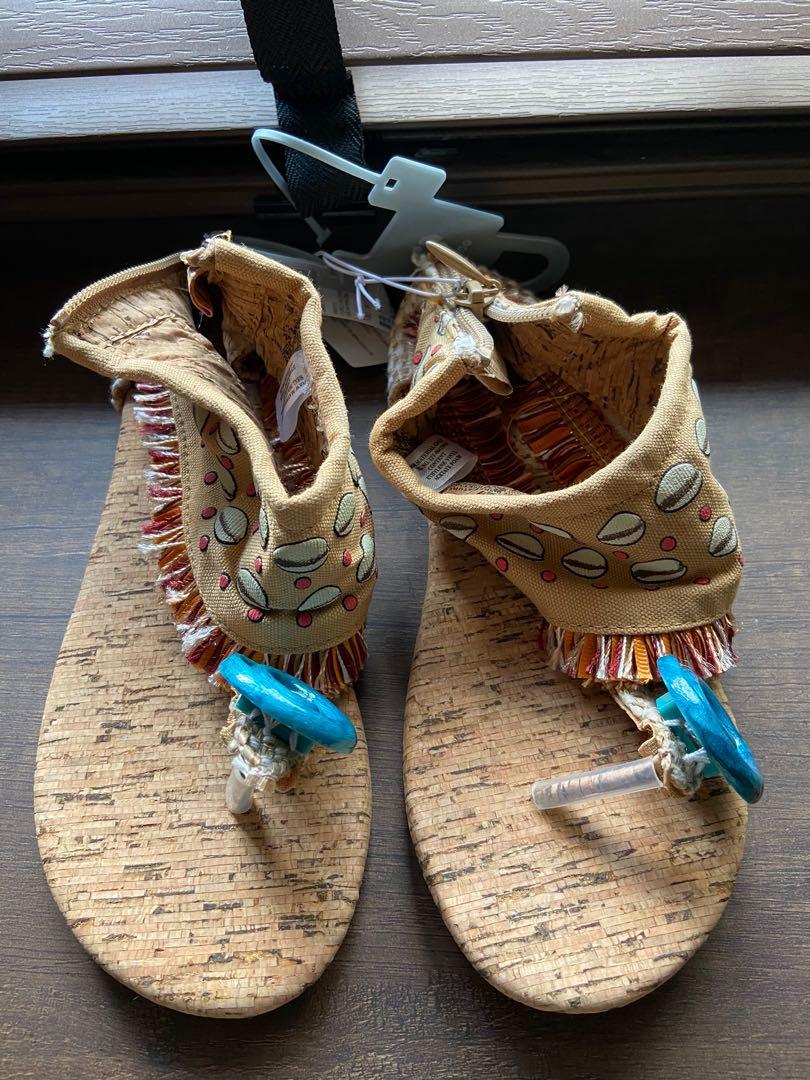Moana flip flops top
