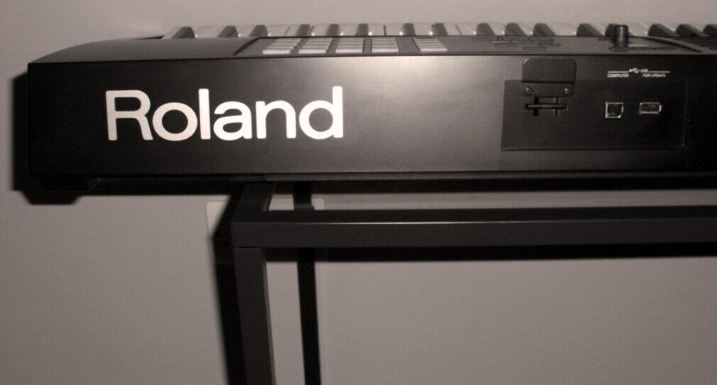 Roland Fa 07 Synthesizer Workstation 16 Track Sequencer Superb Condition Hobbies Toys Music Media Musical Instruments On Carousell