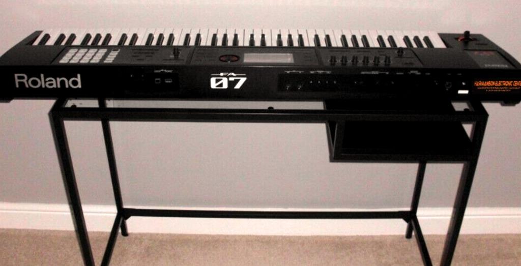 Roland Fa 07 Synthesizer Workstation 16 Track Sequencer Superb Condition Hobbies Toys Music Media Musical Instruments On Carousell