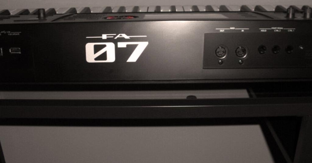 Roland Fa 07 Synthesizer Workstation 16 Track Sequencer Superb Condition Hobbies Toys Music Media Musical Instruments On Carousell