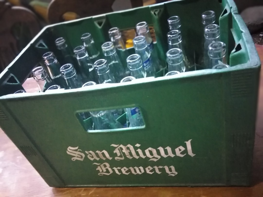 Archaïsch Golven Viskeus San Mig Beer Case & 24 Empty Bottles, Food & Drinks, Beverages on Carousell