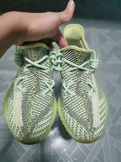 Selling yeezy 350 yeezreel