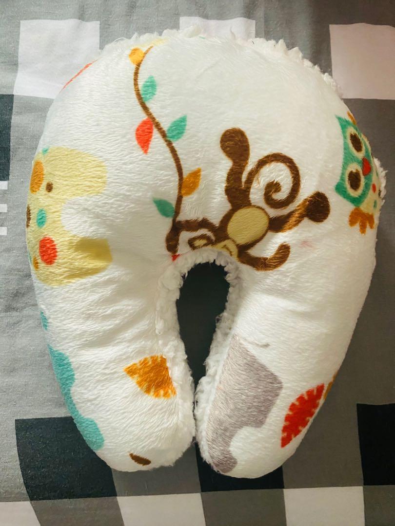 Baby Pillows Bundle (Category: Infant Playtime) located in Quezon City. Submitted by lovetodeclutteritems (Listing ID 1091908026, Image 1). Description: No need to wash Hannah Montana (orig) w/ Baby neck pillow (super soft) selling for P250 ONLY.