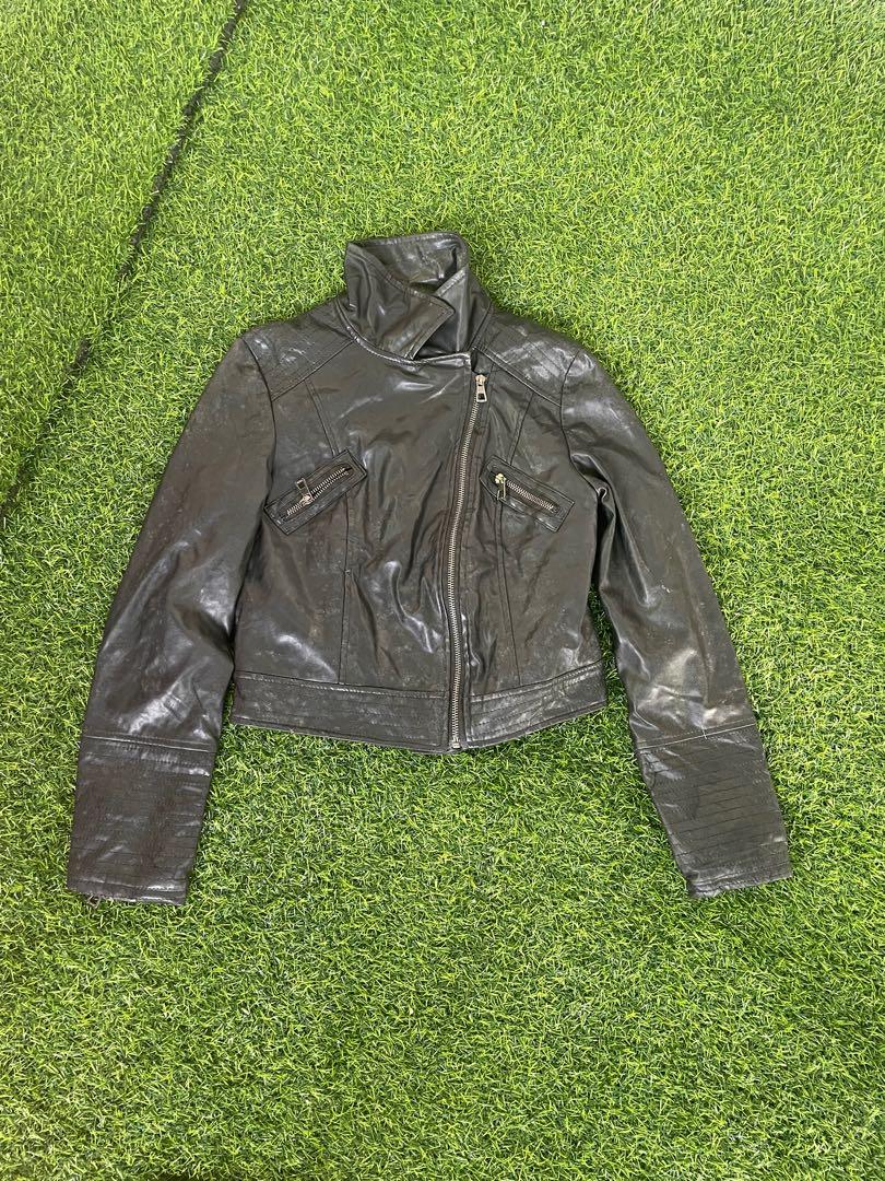 Black Leather Jacket (Category: Coats, Jackets and Outerwear) located in Quezon City. Submitted by chamloved (Listing ID 1091895045, Image 1). Description: Blazer/Jacket for only P120 Semi cropped Fits S-M Take all bundle 9pcs of blazer/jackets P700! Shopee checkout is okay Payment can be gcash, paymaya, bpi Buyer will shoulder the delivery fee IG: chamloved.