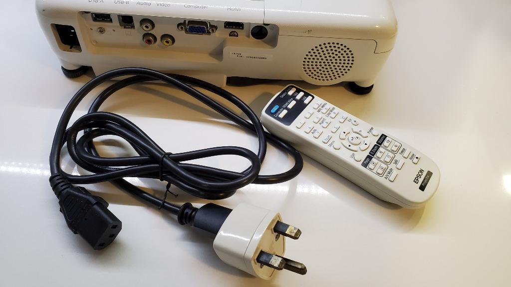 Epson VS250 SVGA HDMI 3LCD Projector w horizontal & vertical keystone