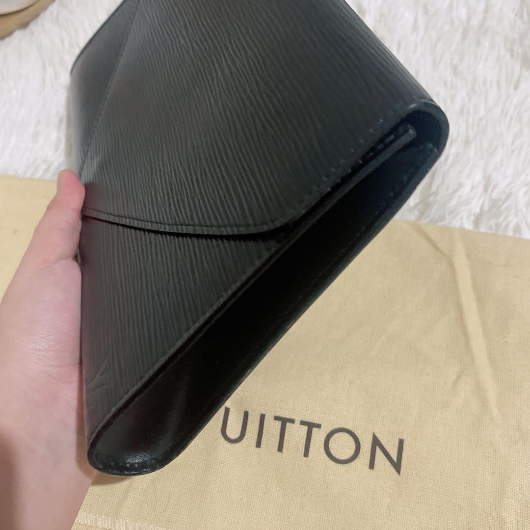 Louis Vuitton Clutch Epi (Category: Luxury Bags & Wallets) located in Quezon City. Submitted by theluxurycityph. (Listing ID 1091785223, Image 3). Description: 👜 LV EPI CLUTCH 👜 inclusions — dustbag, entrupy authenticity card condition — excellent 💯All of our items are Authentic 💯 *color may vary due to lighting* 💛 dm us for inquires and for more detailed photo. 💛 open for meetup or shipping 𝗗𝗶𝘀𝗰𝗹𝗮𝗶𝗺𝗲𝗿 — TheLuxuryCityPH 𝗶𝘀 𝗻𝗼�
