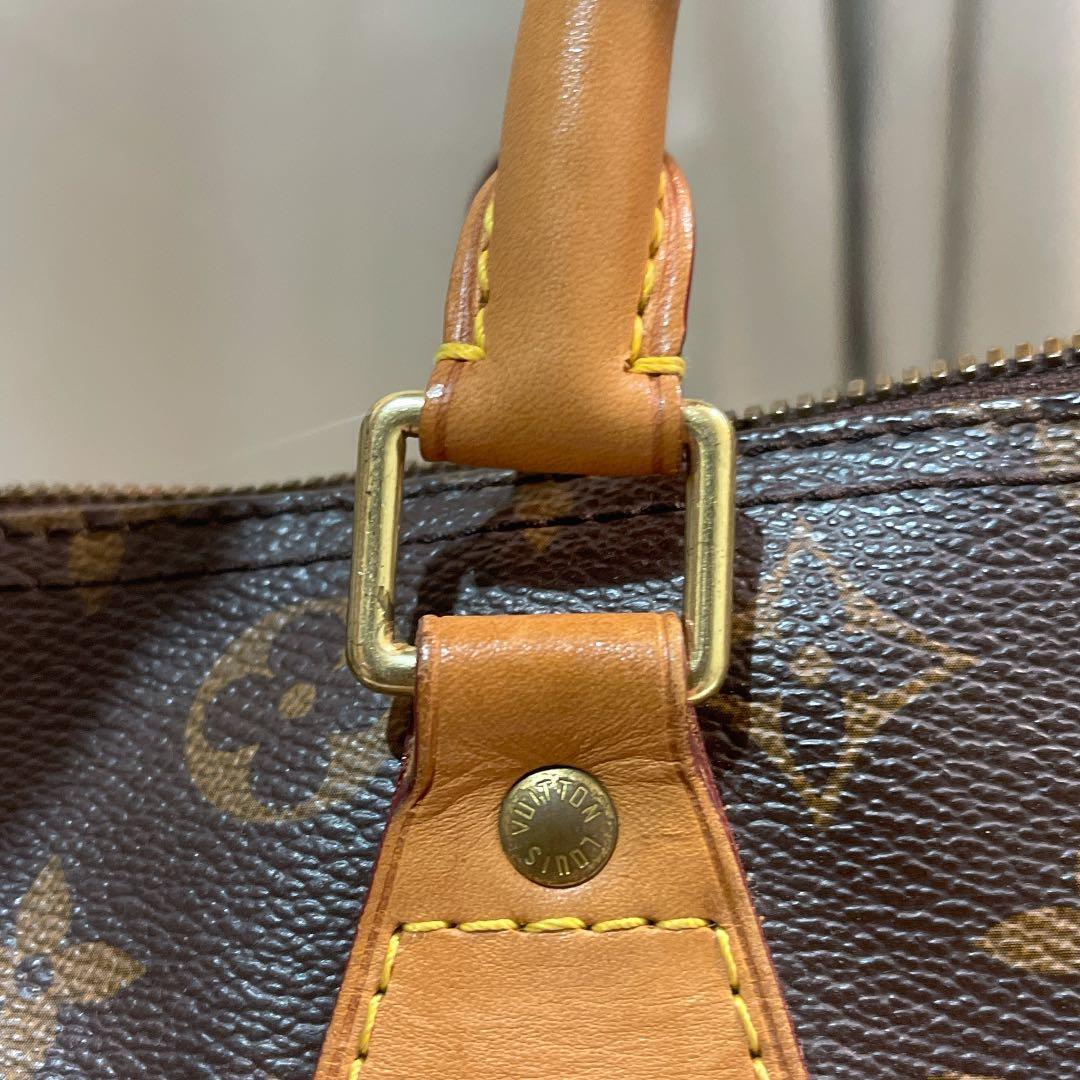 Louis Vuitton Speedy Bando 30 (Category: Luxury Bags & Wallets) located in Quezon City. Submitted by theluxurycityph. (Listing ID 1091788894, Image 2). Description: 💯 LOUIS VUITTON SPEEDY BANDO 30 inclusions — dustbag, sling strap,lock and keys, card condition — excellent 💯All of our items are Authentic *color may vary due to lighting* 💛 dm us for inquires and for more detailed photo. 💛 open for meetup or shipping 𝗗𝗶𝘀𝗰𝗹𝗮𝗶𝗺𝗲𝗿 — TheLu