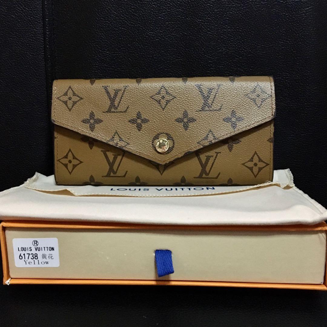 Light colored store louis vuitton