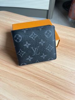 (Category: ) located in . Submitted by luxurious_wardrobe (Listing ID 1091807442, Image 1). Description: .