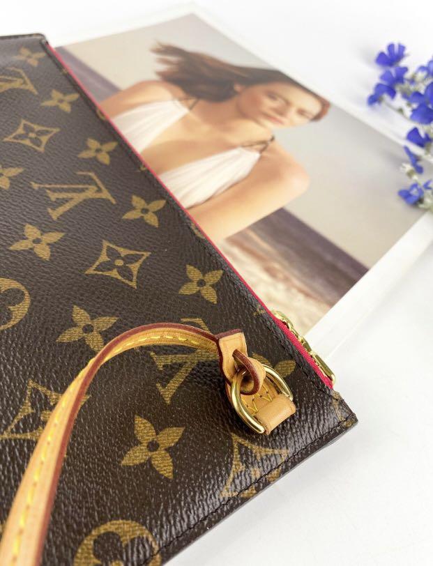 Mint Condition Louis Vuitton Neverfull Pouch Fuchsia Lining Monogram with Wrist Strap Date Code CA1166