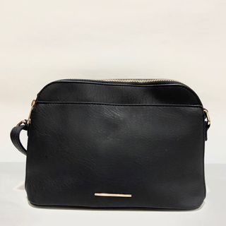 (Category: ) located in . Submitted by a.yucloset (Listing ID 1091835622, Image 1). Description: .