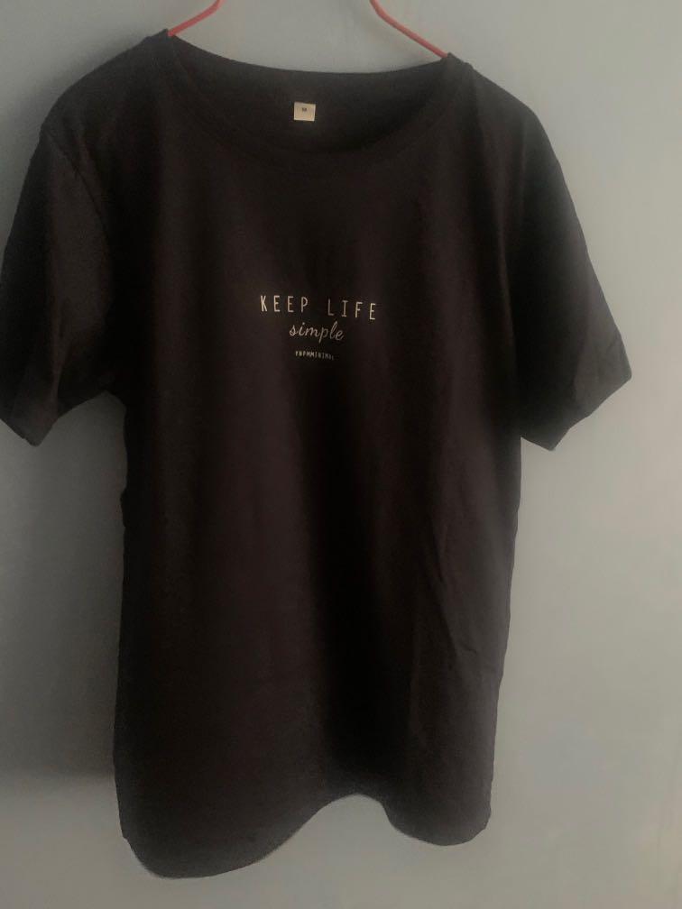 Navy tee (Category: Tshirts & Polo Shirts) located in Singapore. Submitted by theodore (Listing ID 1091788021, Image 1). Description: Condition: 9/10.