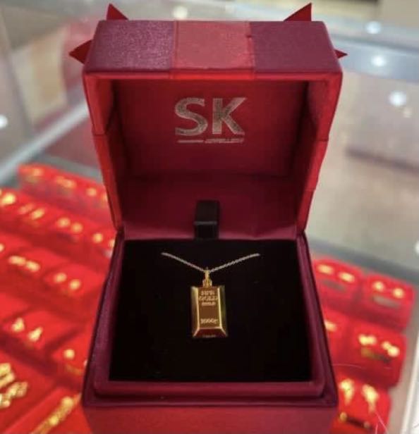 Sk discount gold necklace