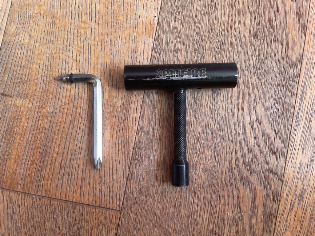 Spitfire skate tool, 男裝, 鞋, 鞋墊及飾物 Carousell