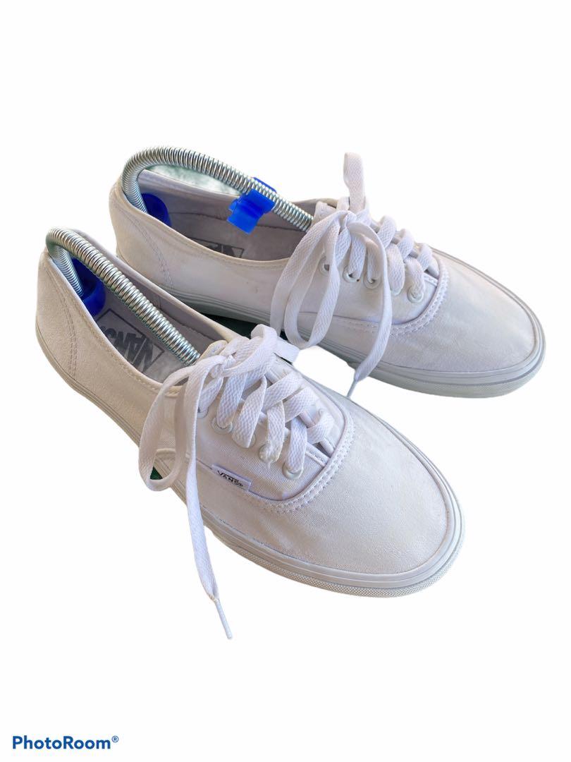 Vans (Category: Sneakers) located in Kota Bharu. Submitted by pokdikmods (Listing ID 1091872813, Image 3). Description: Vans Shoes Size 8.5 UK RM 60 Ada kesan kuning sedikit basuh inshaAllah hilang Item Bundle Pos byr J&T • • #vans #vanshoes #vansmurah #vansbundle #vansmy #adidas# bundlejrb #carbootsale bundleuniqlo #bundleuniqlomurah #benshermansecond #fredperrymy #fredperrysecond #streetwearmalaysia #sergiotachinimurah#championmurahmalaysia #ca