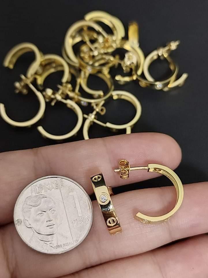 18K Saudi Gold Cartier ear cuff earrings Women s Fashion Jewelry Organizers Earrings on Carousell