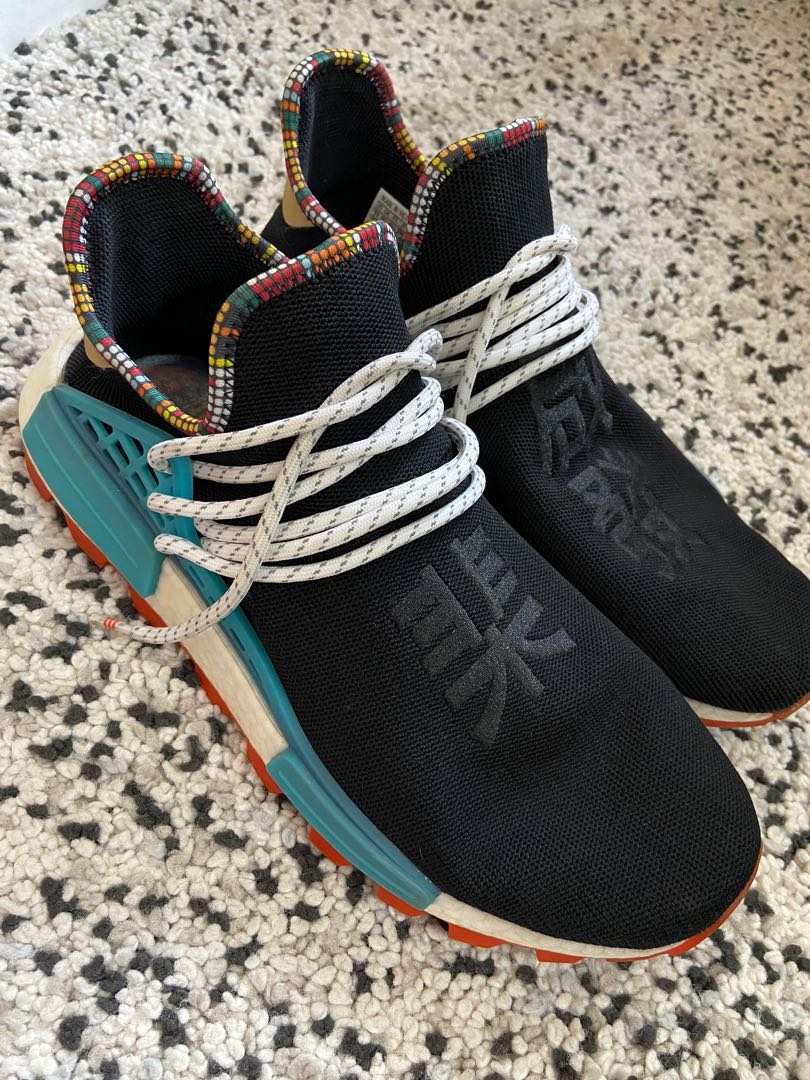 Sepatu adidas on sale nmd human race