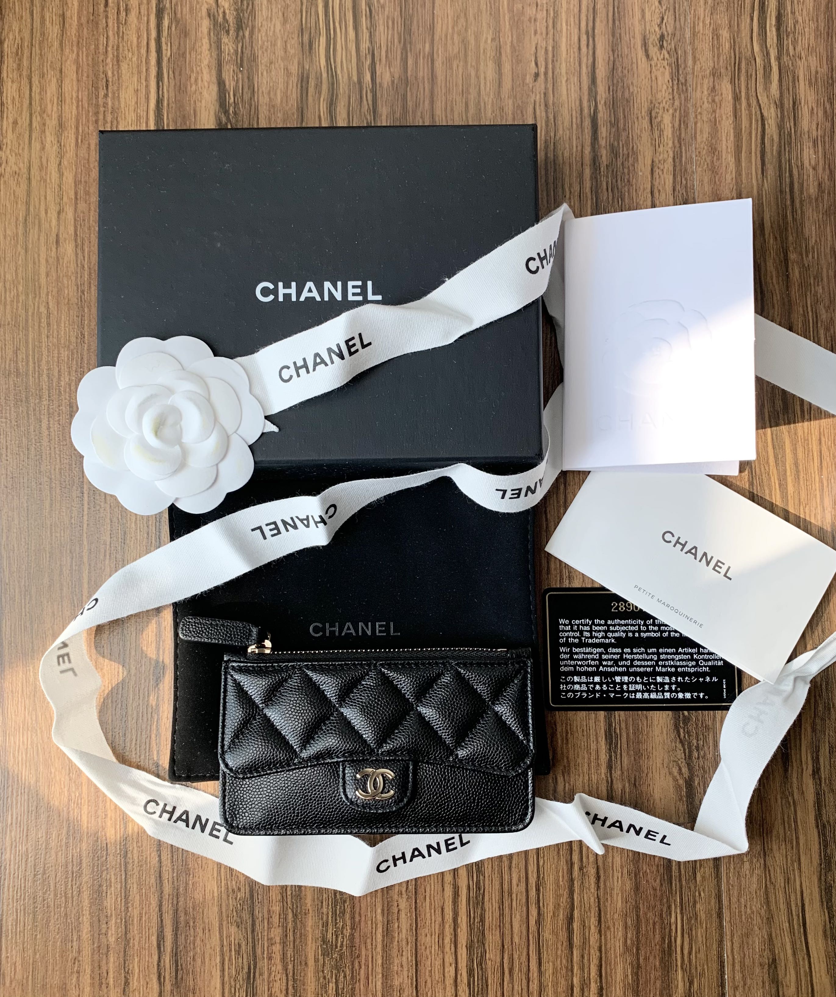 Authentic Chanel Zip Flap Card Holder With Multi Back Slots, Luxury, Bags &  Wallets on Carousell