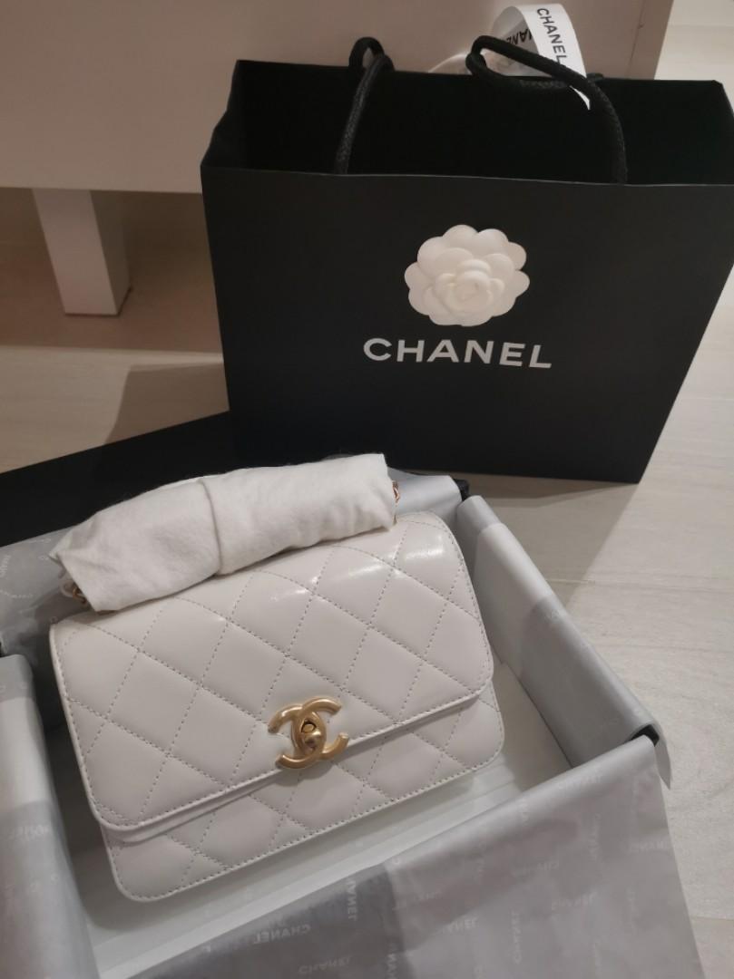 Chanel Mini Flap Bag 21A 19cm White Calfskin & Gold-tone 牛皮雙金球/小金球, 名牌,  手袋及銀包- Carousell