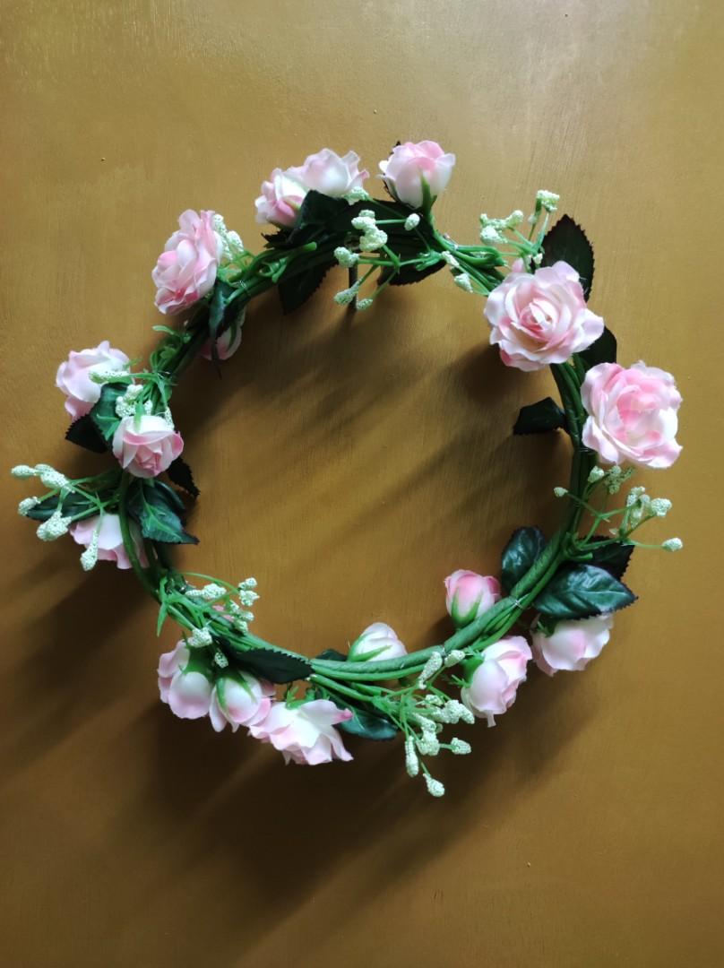 Flower ring (Category: Handmade Craft) located in Seremban. Submitted by georgian757 (Listing ID 1097617261, Image 1). Description: - hang on wall as home decor - wear on head (special occasion/wedding ceremony) -model accessories/props for photography.