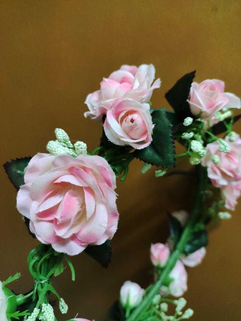 Flower ring (Category: Handmade Craft) located in Seremban. Submitted by georgian757 (Listing ID 1097617261, Image 2). Description: - hang on wall as home decor - wear on head (special occasion/wedding ceremony) -model accessories/props for photography.