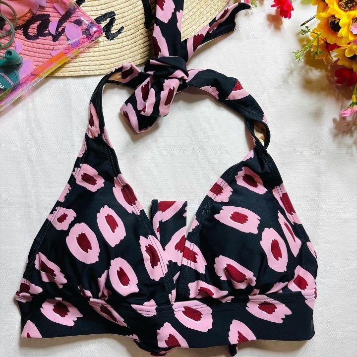 Halter Bikini Top (Category: Bikinis & Swimsuits) located in Taguig. Submitted by impulsivemoims (Listing ID 1097755857, Image 1). Description: Halter Bikini Top Tie back Size: M I Condition: 10/10 SUPER CUTE 😍😍😍 ———————————————- ❤️Discounts on multiple orders.
