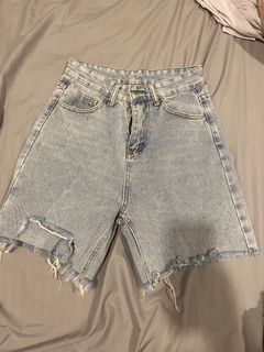 (Category: ) located in . Submitted by clothes.addiction (Listing ID 1097329886, Image 1). Description: .