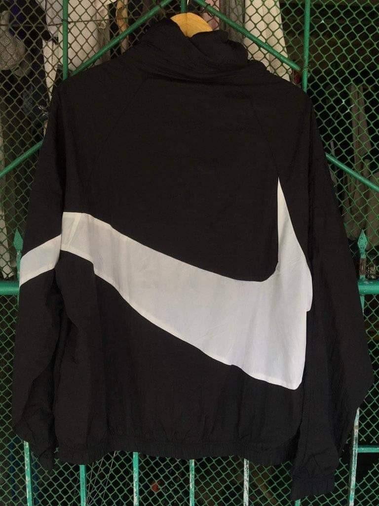Nike big discount swoosh half zip