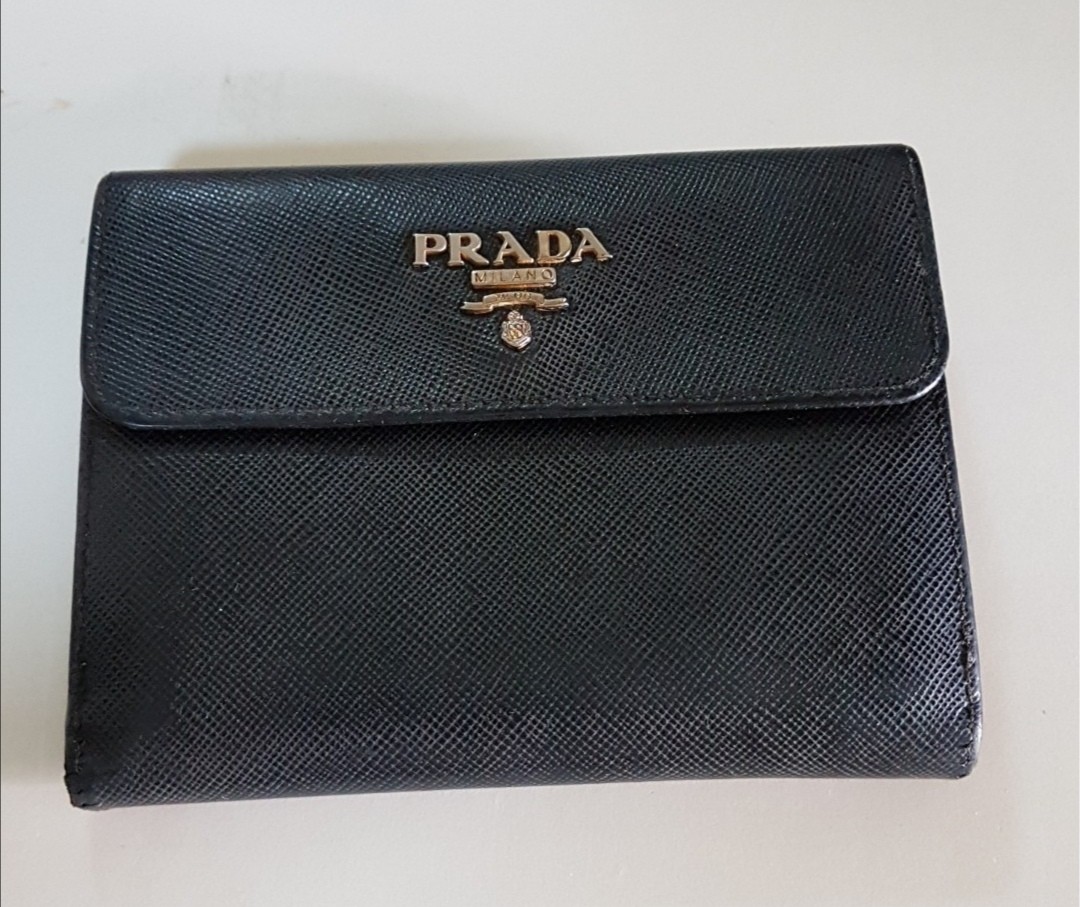 prada ladies wallet