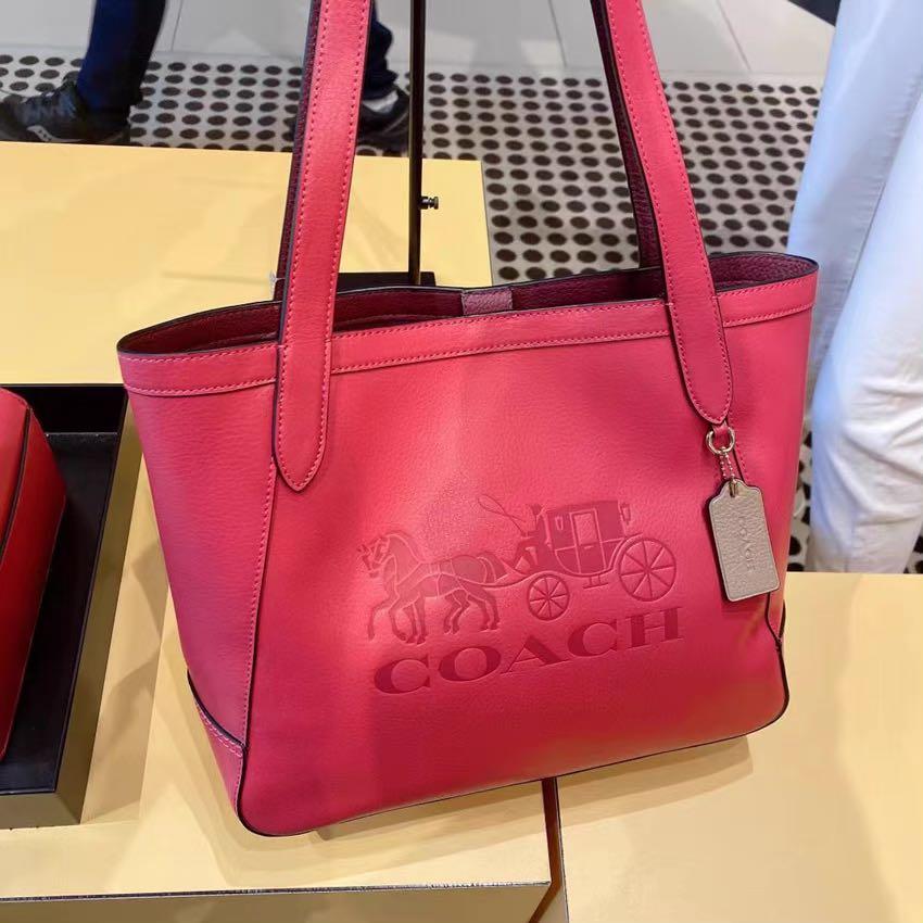 Coach grove tote shop with horse and carriage