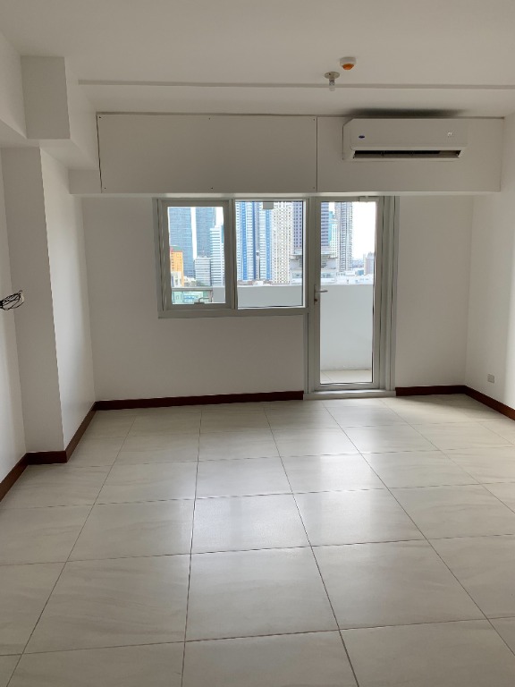Royalton 45sqm Studio Unit w/parking Capitol Commons Pasig, Property