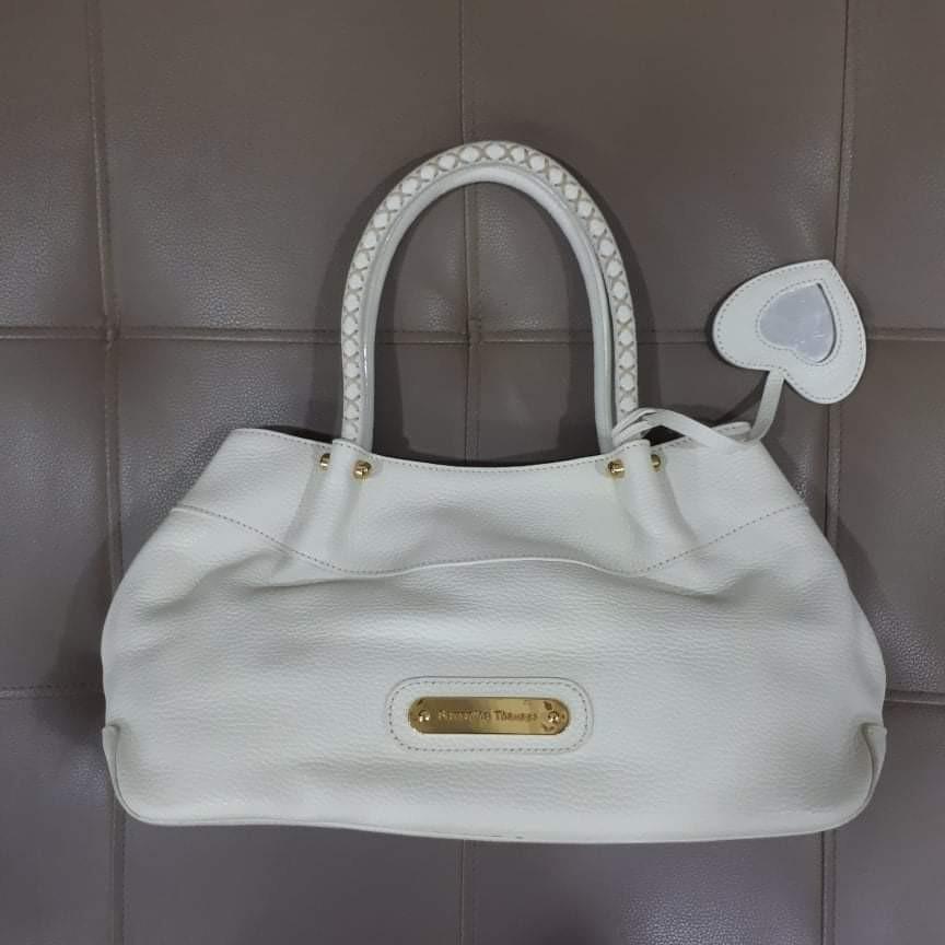 Samantha Thavasa Shoulder Bag (Category: Luxury Bags & Wallets) located in Taguig. Submitted by esa.agustin (Listing ID 1097769077, Image 1). Description: Original Samantha Thavasa white leather shoulder bag. With hang tag..