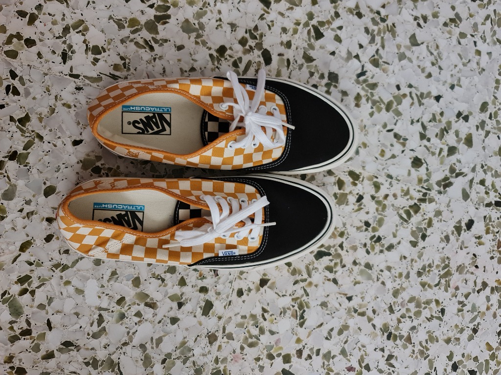Checker vans top with sunflowers