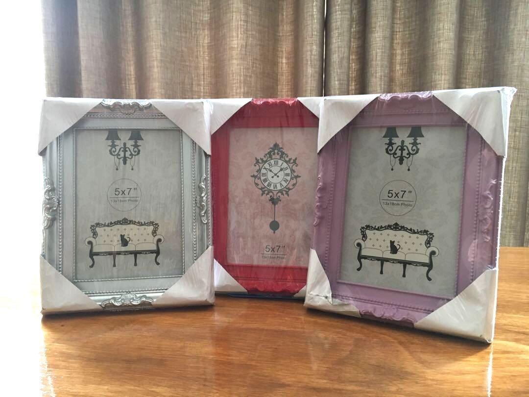 Vintage Picture Frame - silver, purple & red (Category: Frames & Pictures) located in Quezon City. Submitted by thegoodapple (Listing ID 1097646855, Image 1). Description: Vintage style picture frame 🍪 P180 each 🧋 silver, purple and red colors 🍱 H: 23cm. / W: 18cm = 5x7” 🧁 13x18 cm. photo 🍫 message me for any questions 🥨 thank you! .