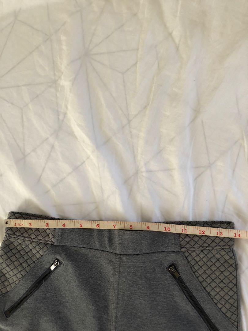 Bershka leggings (Category: Other Bottoms) located in Quezon City. Submitted by projectdeclutter_mnl (Listing ID 1091993597, Image 2). Description: Bershka Gray Leggings Barely used so it’s not stretched at all ✨ Super ganda ng quality, di siya kasing nipis ng regular leggings!👌🏼 Waist : 28inches Length: 37inches.