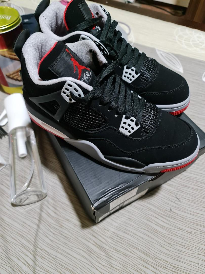 J 4 store bred