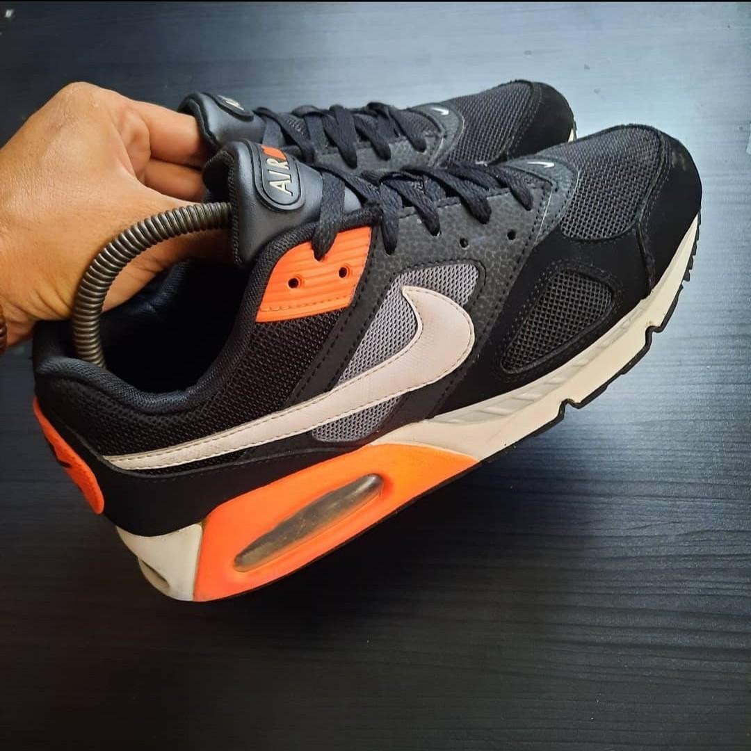 Nike air max ivo black crimson, Fesyen Pria, Sepatu , Sneakers di