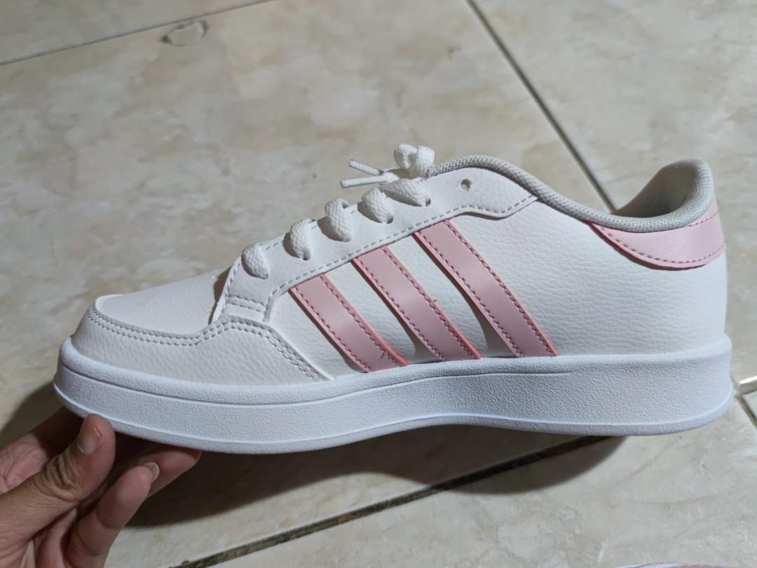 Foto sepatu store adidas warna pink