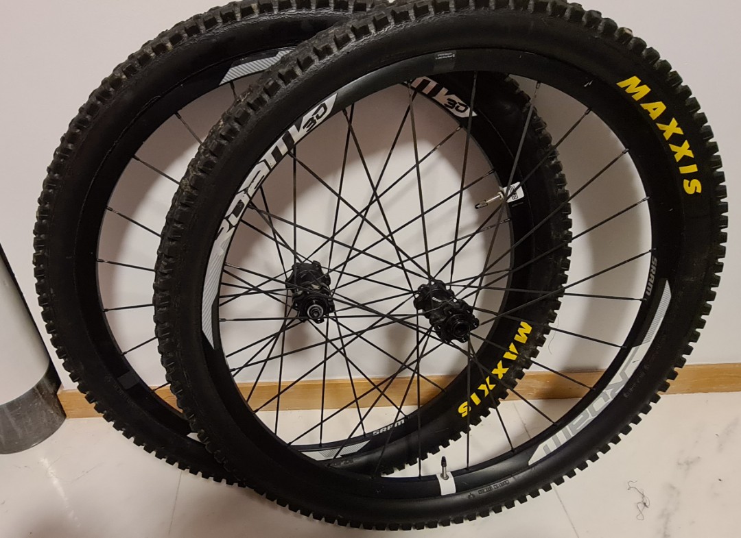 Sram roam 30 wheelset top
