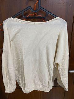 uniqlo blouse broken white