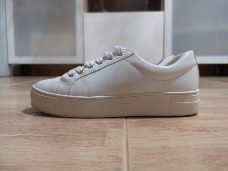 Aldo white sneakers Lovireclya Women s Fashion Footwear Sneakers on Carousell