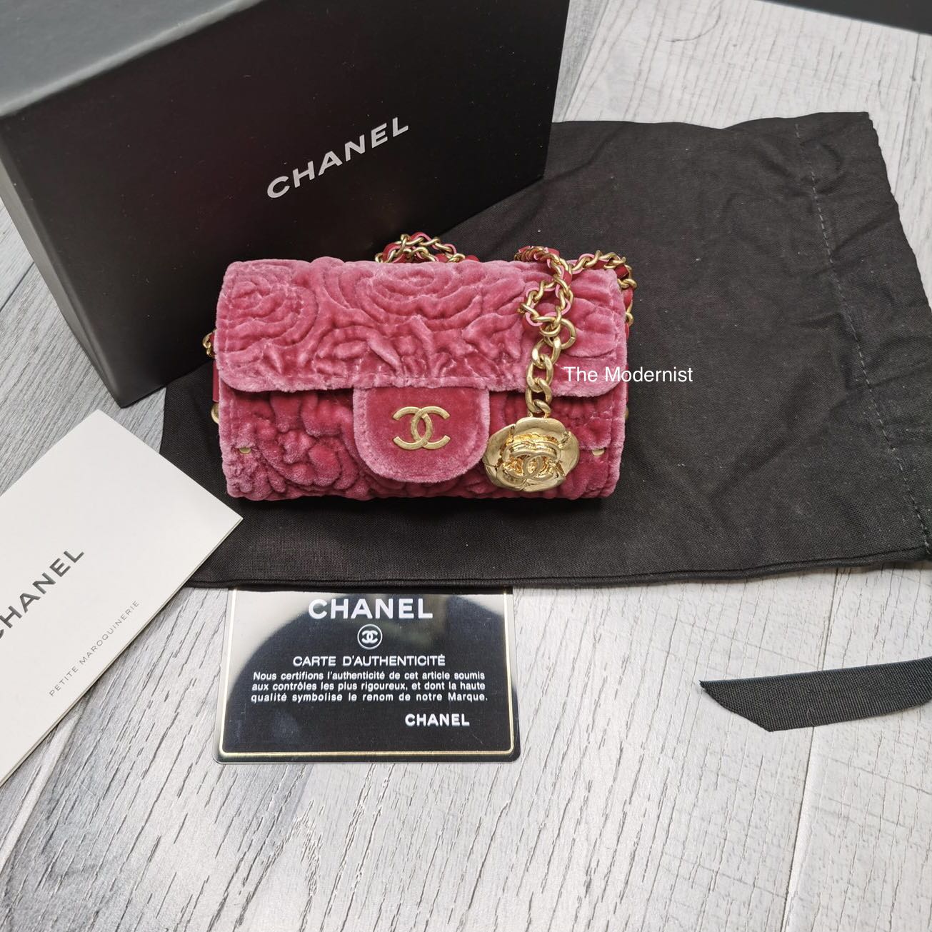 Authentic Chanel 21A Jewel Card Holder With Chain Pink Velvet Camellia  AP2285 B06080 NC909