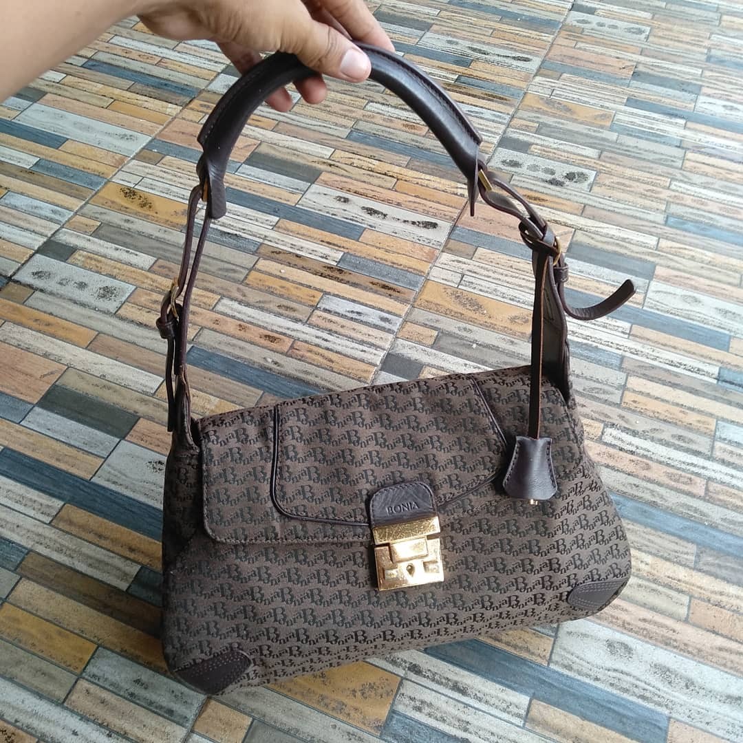 Louis Vuitton Monogram Galaxy Alpha Messenger, Fesyen Wanita, Tas & Dompet  di Carousell